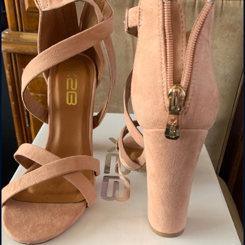 Blush high heels size 6 (NEW)